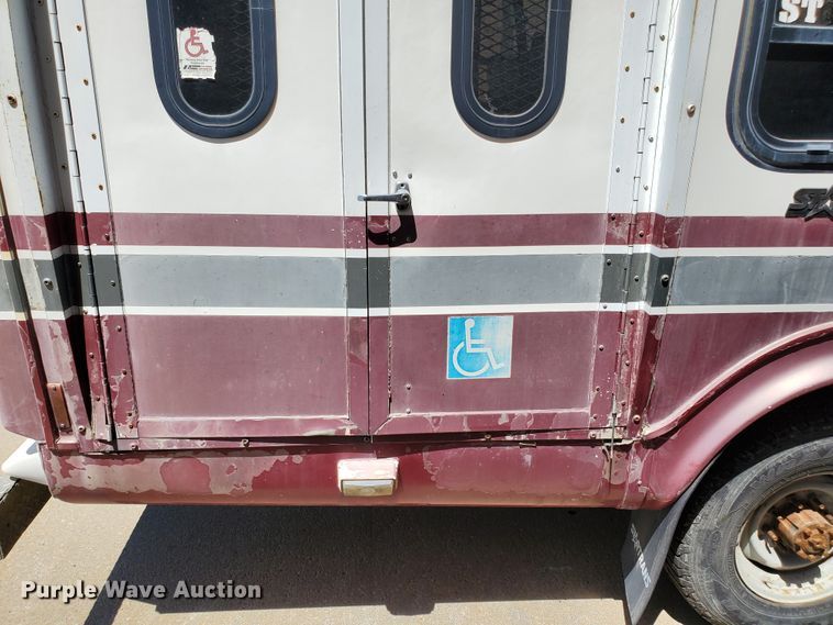 image for item DF5588 1993 Ford Econoline E350  StarTrans shuttle bus