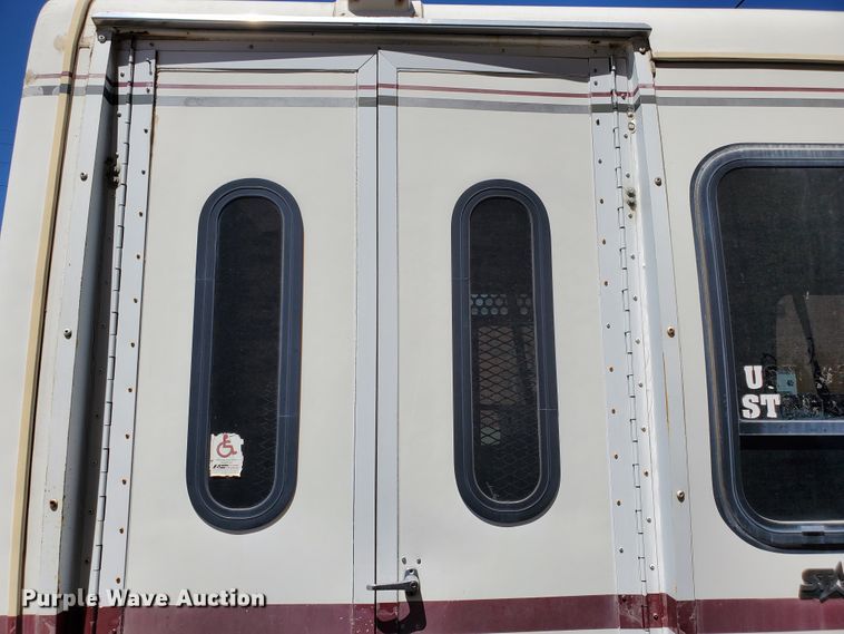 image for item DF5588 1993 Ford Econoline E350  StarTrans shuttle bus