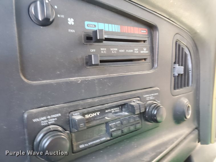 image for item DF5588 1993 Ford Econoline E350  StarTrans shuttle bus