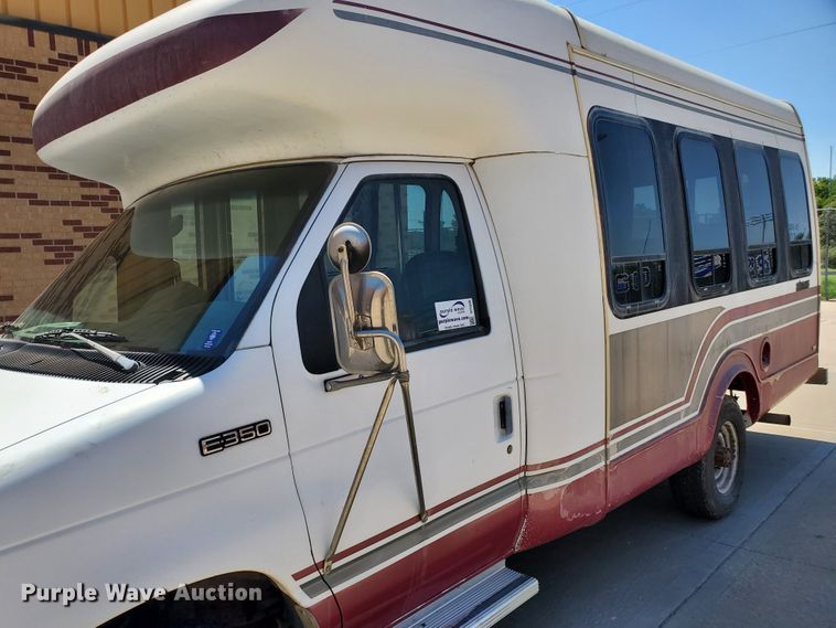 image for item DF5588 1993 Ford Econoline E350  StarTrans shuttle bus