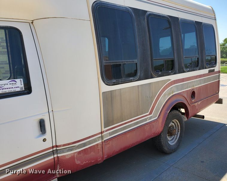 image for item DF5588 1993 Ford Econoline E350  StarTrans shuttle bus