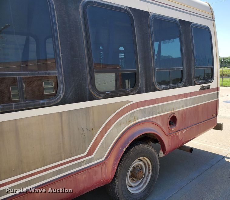 image for item DF5588 1993 Ford Econoline E350  StarTrans shuttle bus