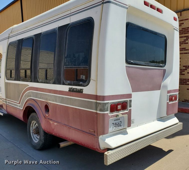 image for item DF5588 1993 Ford Econoline E350  StarTrans shuttle bus