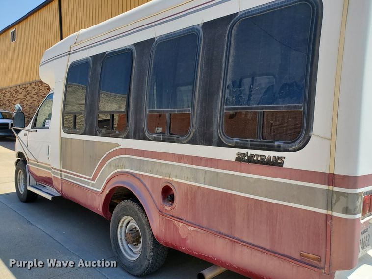 image for item DF5588 1993 Ford Econoline E350  StarTrans shuttle bus