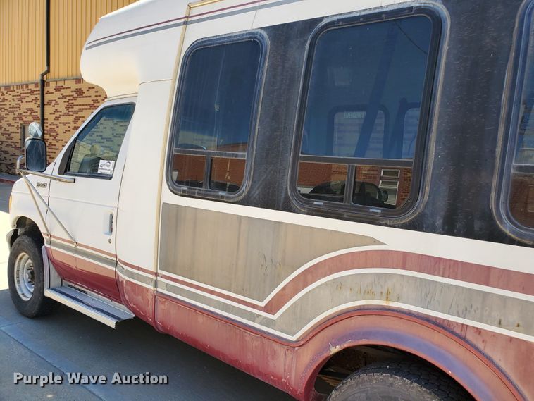 image for item DF5588 1993 Ford Econoline E350  StarTrans shuttle bus