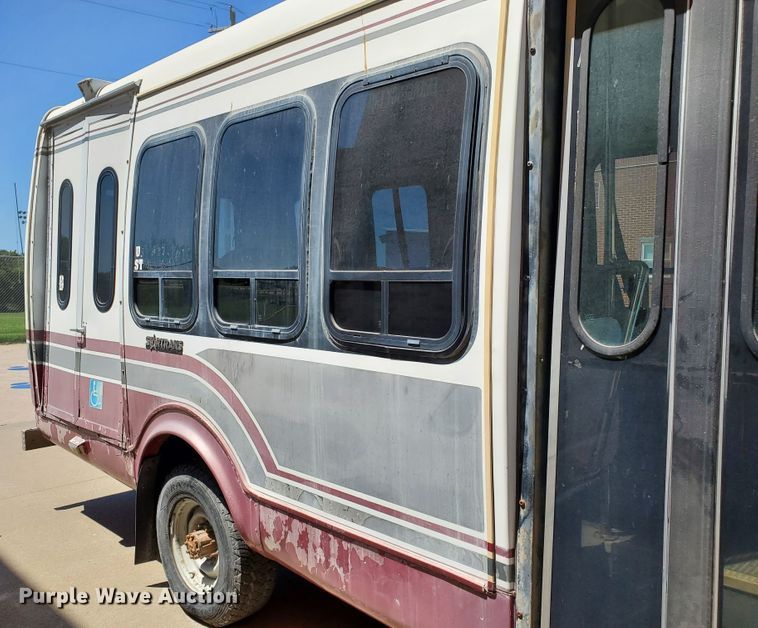 image for item DF5588 1993 Ford Econoline E350  StarTrans shuttle bus