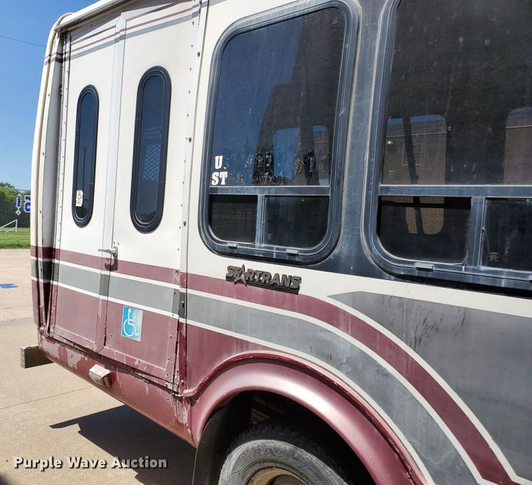 image for item DF5588 1993 Ford Econoline E350  StarTrans shuttle bus