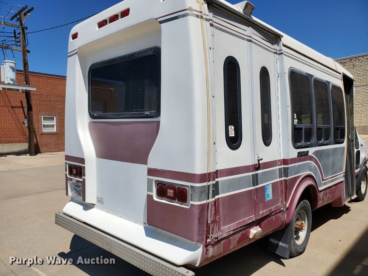 image for item DF5588 1993 Ford Econoline E350  StarTrans shuttle bus