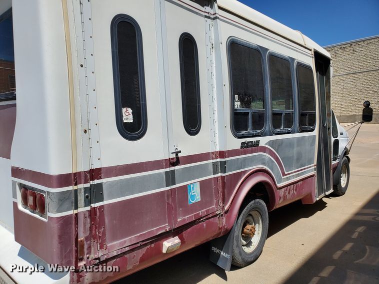 image for item DF5588 1993 Ford Econoline E350  StarTrans shuttle bus
