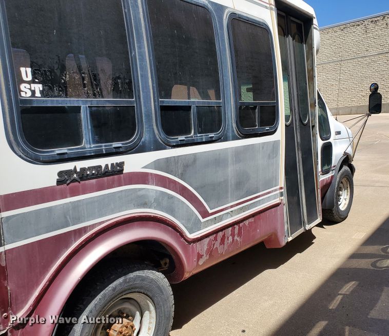 image for item DF5588 1993 Ford Econoline E350  StarTrans shuttle bus