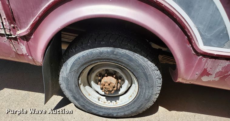 image for item DF5588 1993 Ford Econoline E350  StarTrans shuttle bus