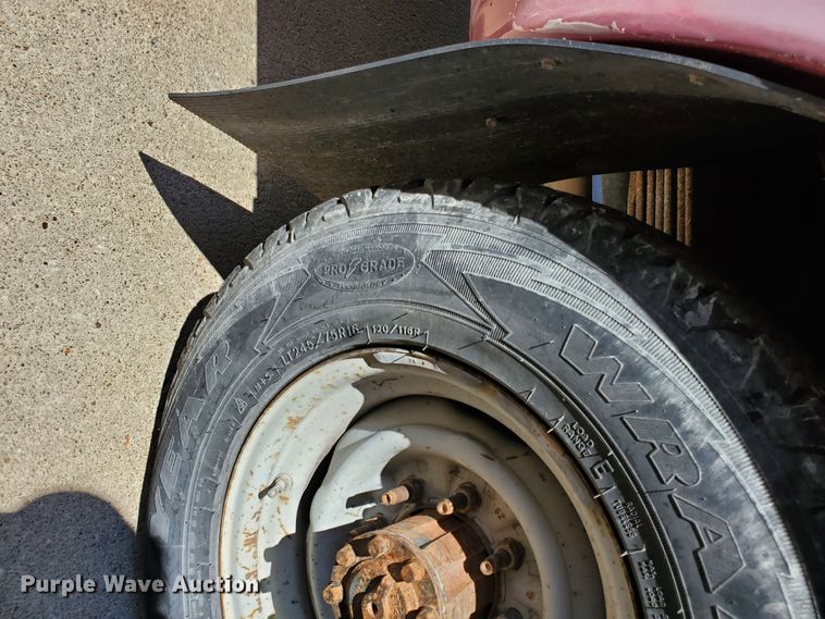 image for item DF5588 1993 Ford Econoline E350  StarTrans shuttle bus