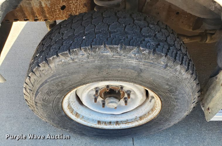 image for item DF5588 1993 Ford Econoline E350  StarTrans shuttle bus