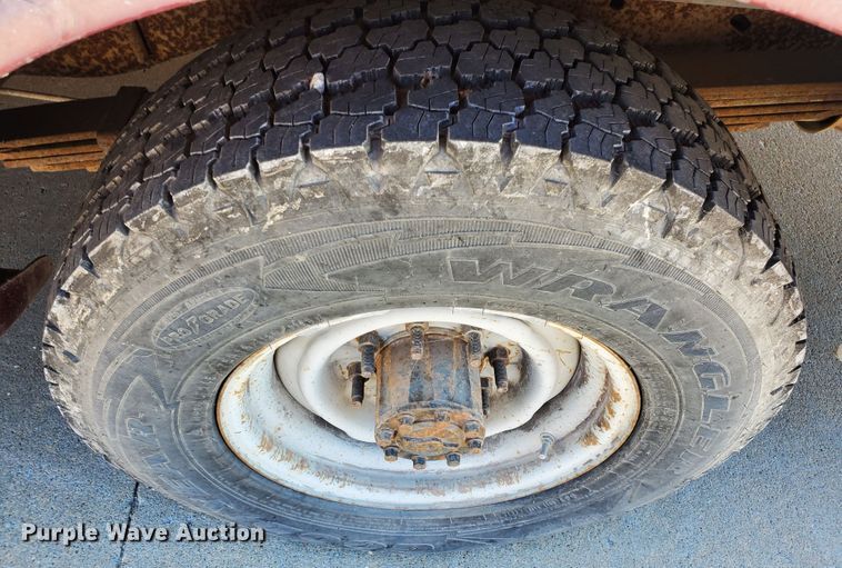 image for item DF5588 1993 Ford Econoline E350  StarTrans shuttle bus