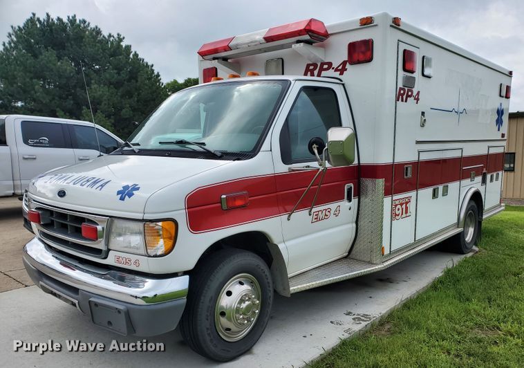 image for item DF7532 2000 Ford Econoline E450 Super Duty  ambulance