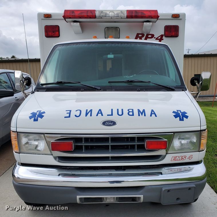 image for item DF7532 2000 Ford Econoline E450 Super Duty  ambulance