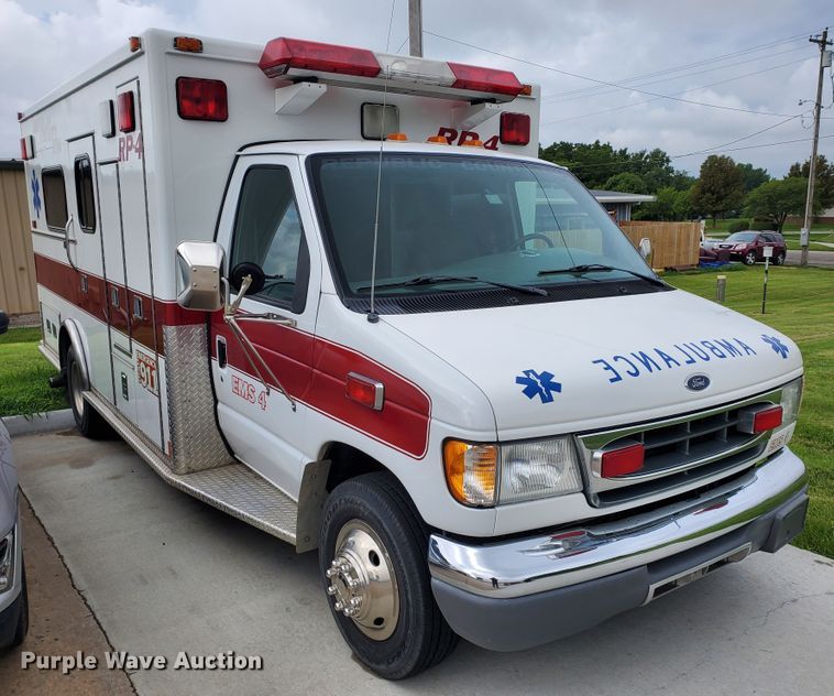 image for item DF7532 2000 Ford Econoline E450 Super Duty  ambulance