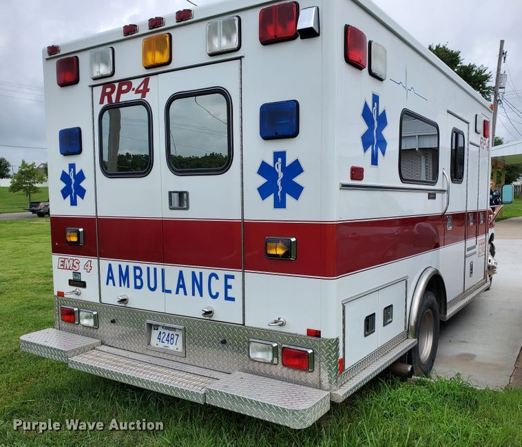 image for item DF7532 2000 Ford Econoline E450 Super Duty  ambulance