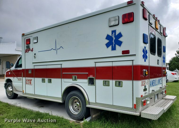 image for item DF7532 2000 Ford Econoline E450 Super Duty  ambulance