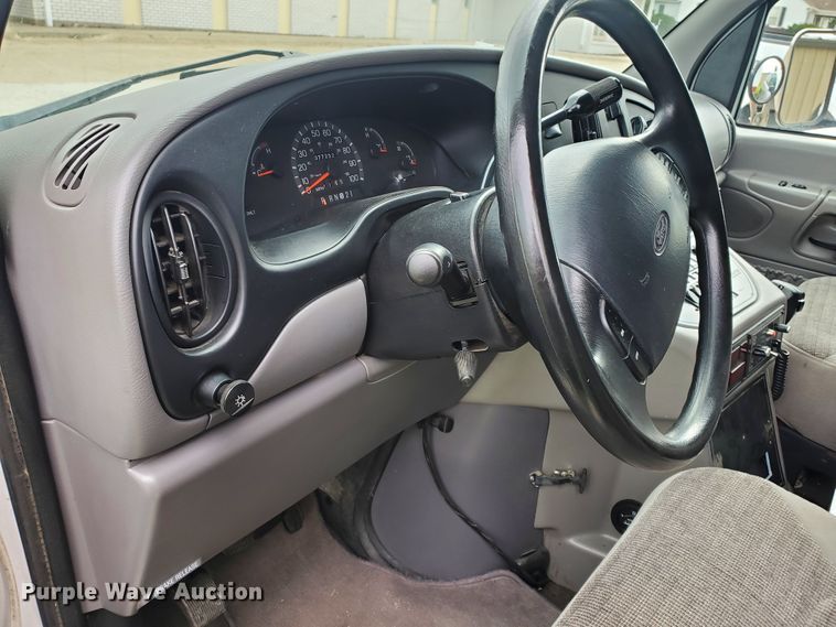 image for item DF7532 2000 Ford Econoline E450 Super Duty  ambulance