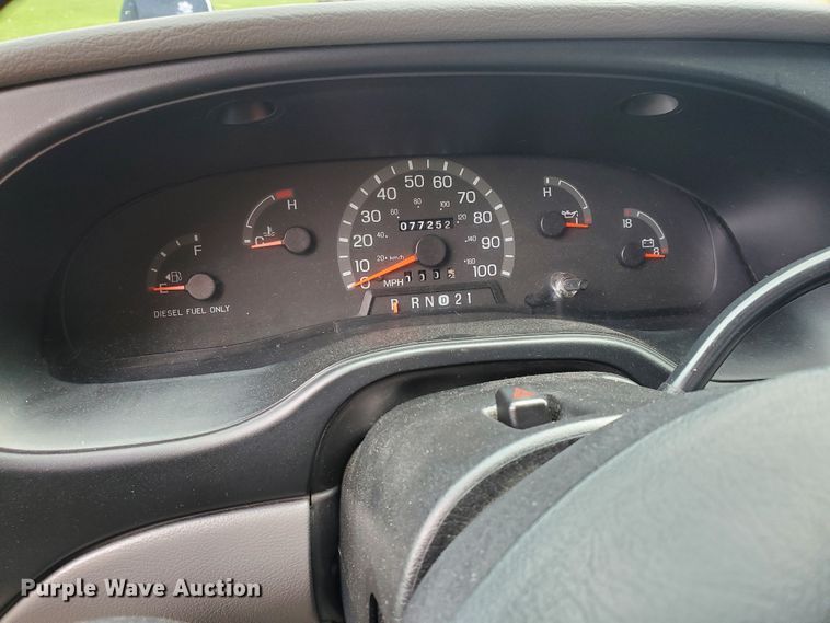 image for item DF7532 2000 Ford Econoline E450 Super Duty  ambulance