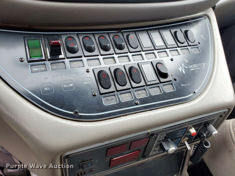 image for item DF7532 2000 Ford Econoline E450 Super Duty  ambulance