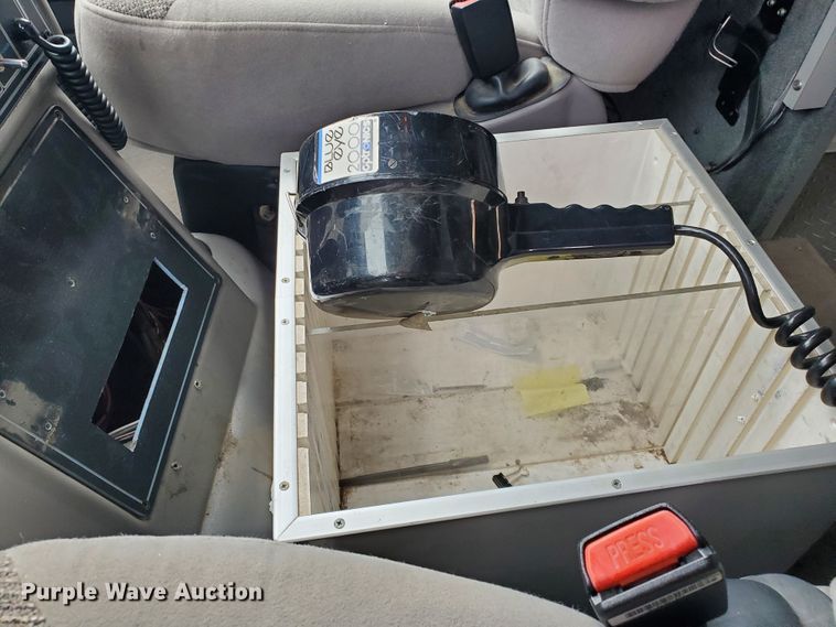 image for item DF7532 2000 Ford Econoline E450 Super Duty  ambulance