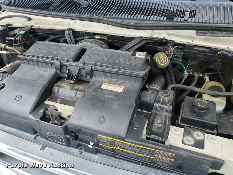 image for item DF7532 2000 Ford Econoline E450 Super Duty  ambulance