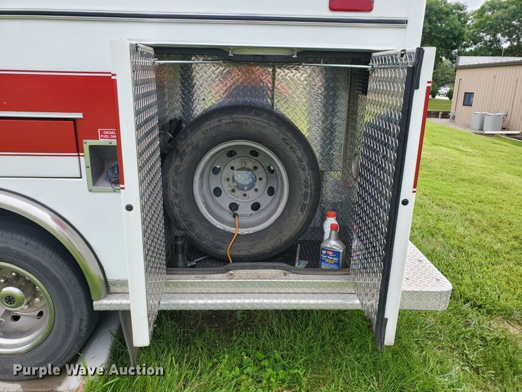 image for item DF7532 2000 Ford Econoline E450 Super Duty  ambulance