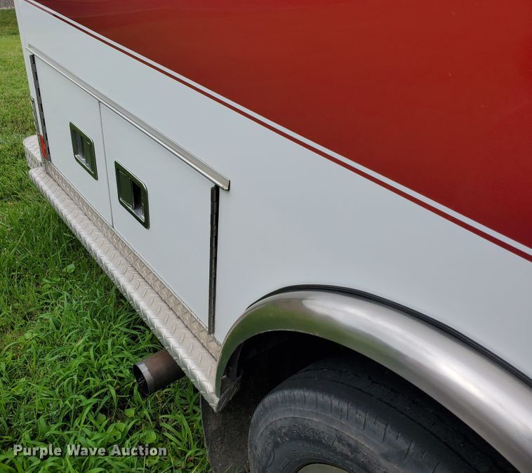 image for item DF7532 2000 Ford Econoline E450 Super Duty  ambulance