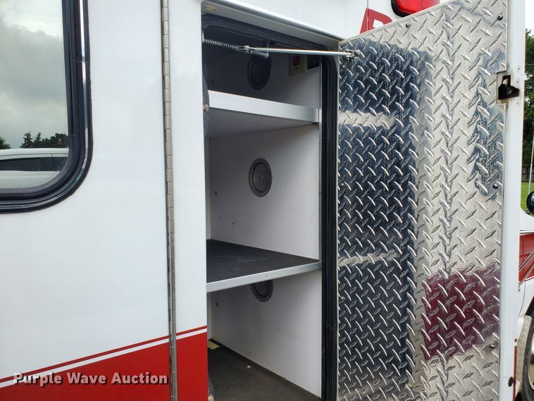 image for item DF7532 2000 Ford Econoline E450 Super Duty  ambulance