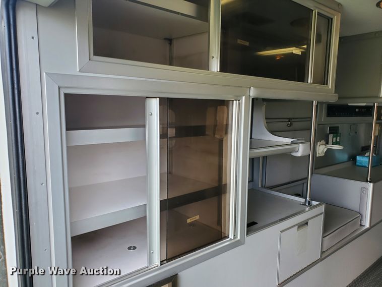 image for item DF7532 2000 Ford Econoline E450 Super Duty  ambulance