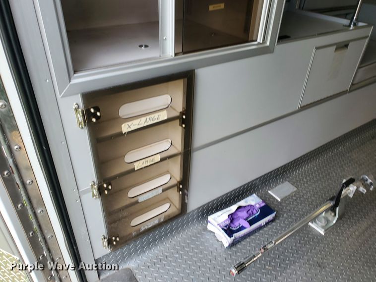 image for item DF7532 2000 Ford Econoline E450 Super Duty  ambulance