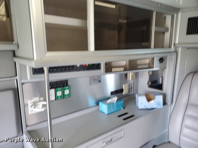 image for item DF7532 2000 Ford Econoline E450 Super Duty  ambulance