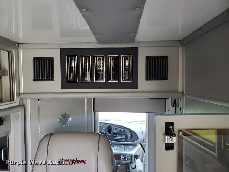 image for item DF7532 2000 Ford Econoline E450 Super Duty  ambulance