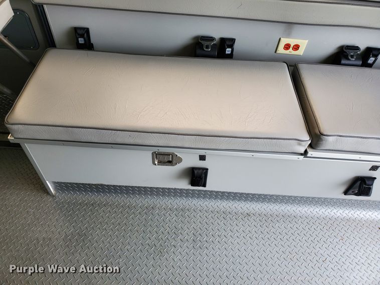 image for item DF7532 2000 Ford Econoline E450 Super Duty  ambulance