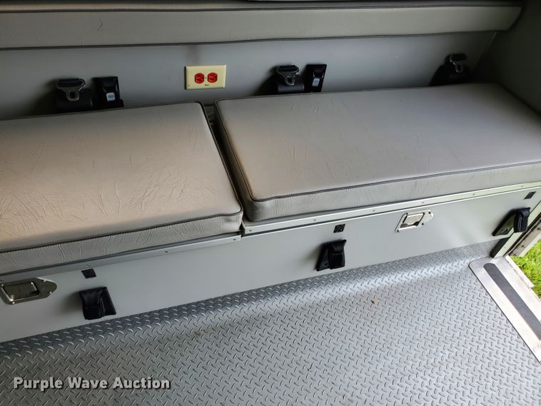 image for item DF7532 2000 Ford Econoline E450 Super Duty  ambulance