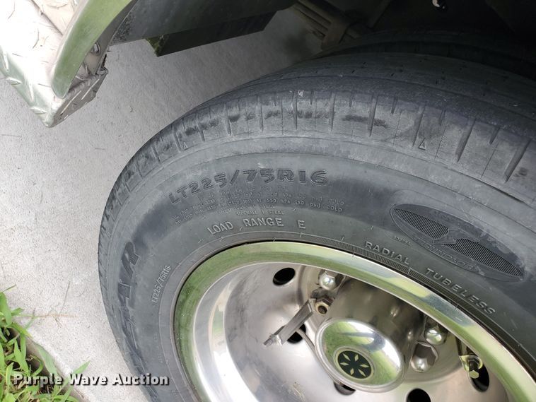 image for item DF7532 2000 Ford Econoline E450 Super Duty  ambulance