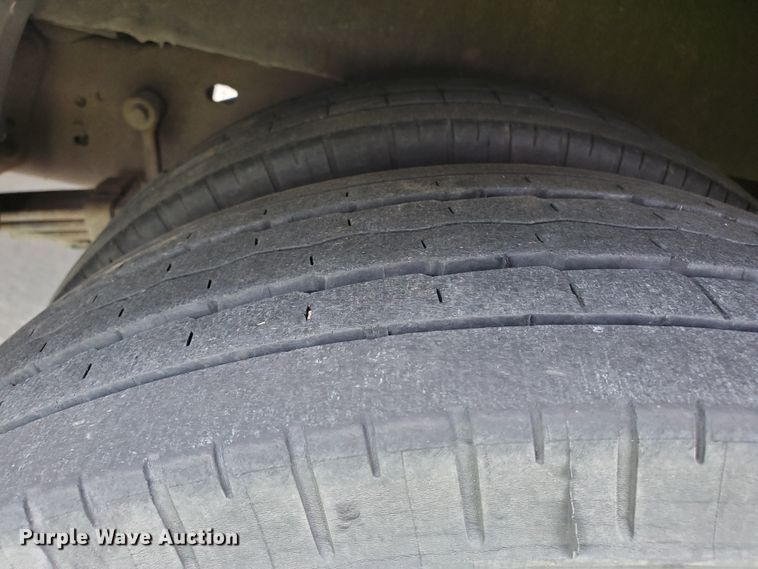 image for item DF7532 2000 Ford Econoline E450 Super Duty  ambulance