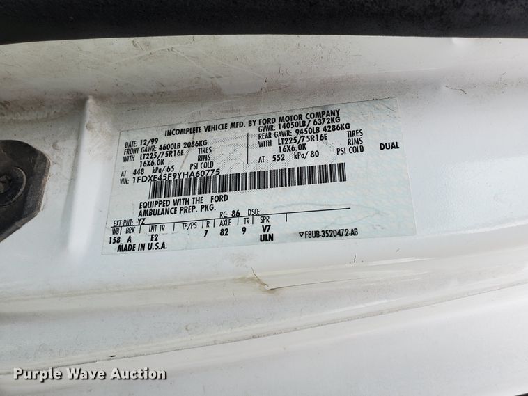 image for item DF7532 2000 Ford Econoline E450 Super Duty  ambulance