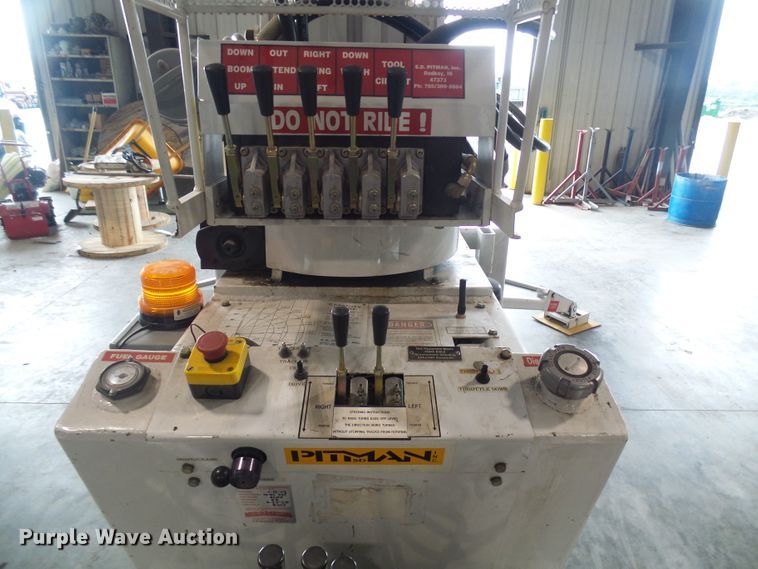 image for item DG1998 2003 Pitman 4000-T mini digger derrick