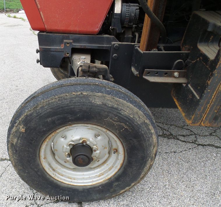 image for item DG2010 1990 Case IH 585  tractor