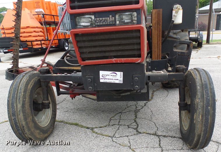 image for item DG2010 1990 Case IH 585  tractor
