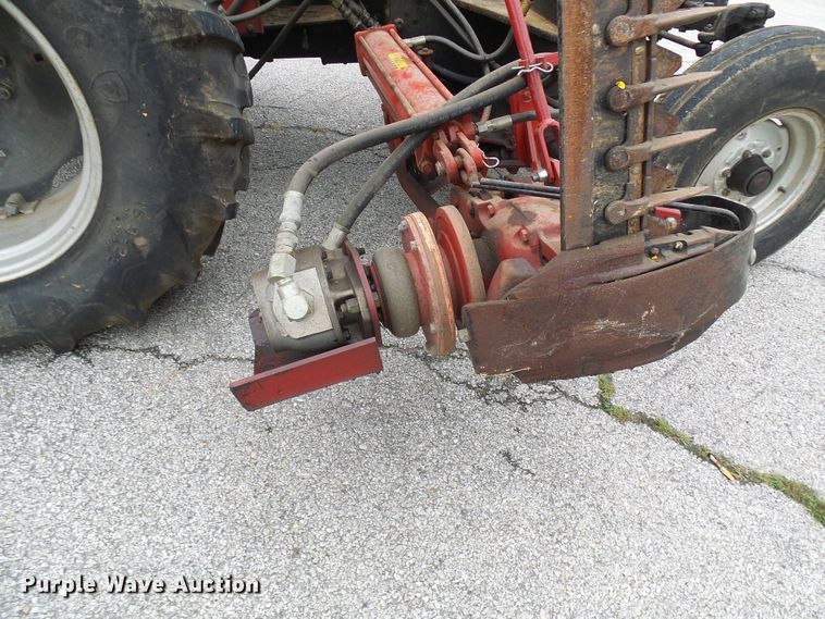 image for item DG2010 1990 Case IH 585  tractor