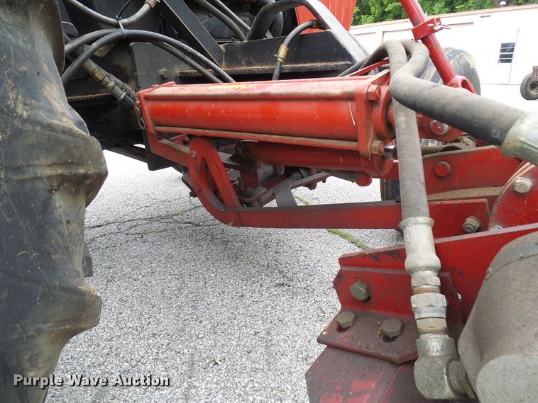 image for item DG2010 1990 Case IH 585  tractor