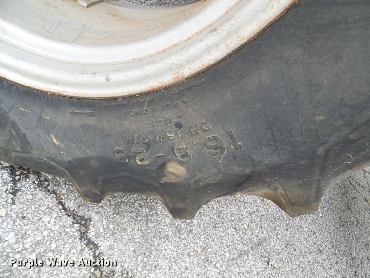 image for item DG2010 1990 Case IH 585  tractor