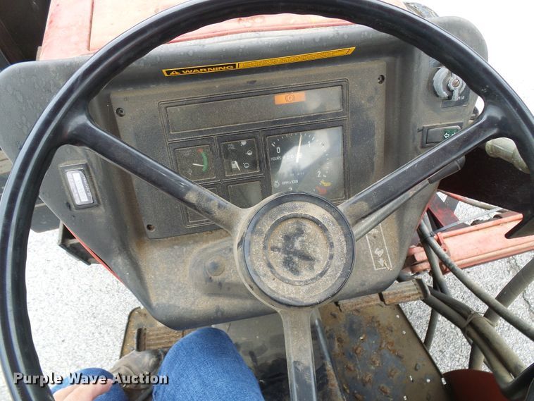 image for item DG2010 1990 Case IH 585  tractor