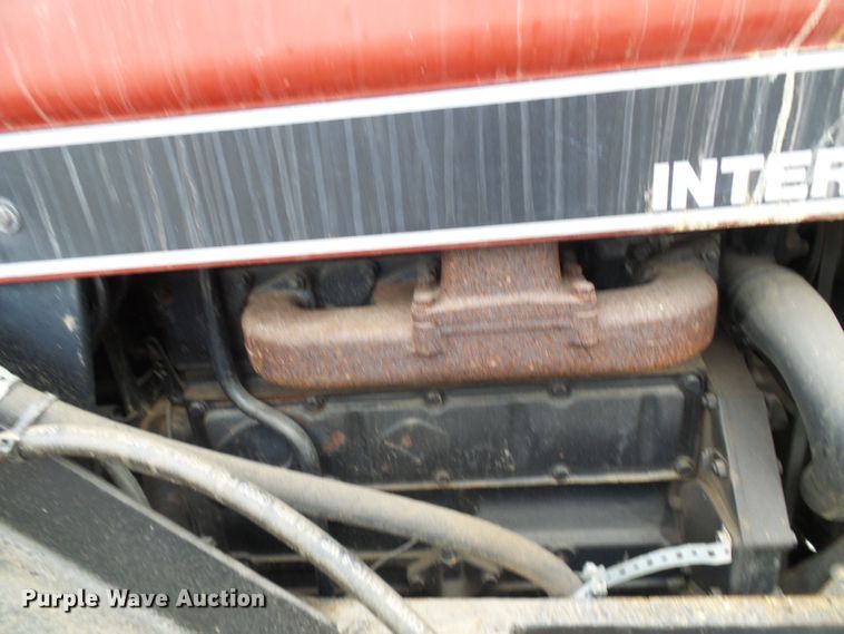 image for item DG2010 1990 Case IH 585  tractor
