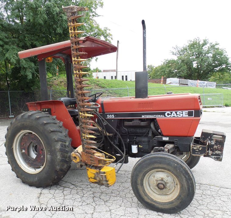 image for item DG2011 1988 Case IH 585  tractor