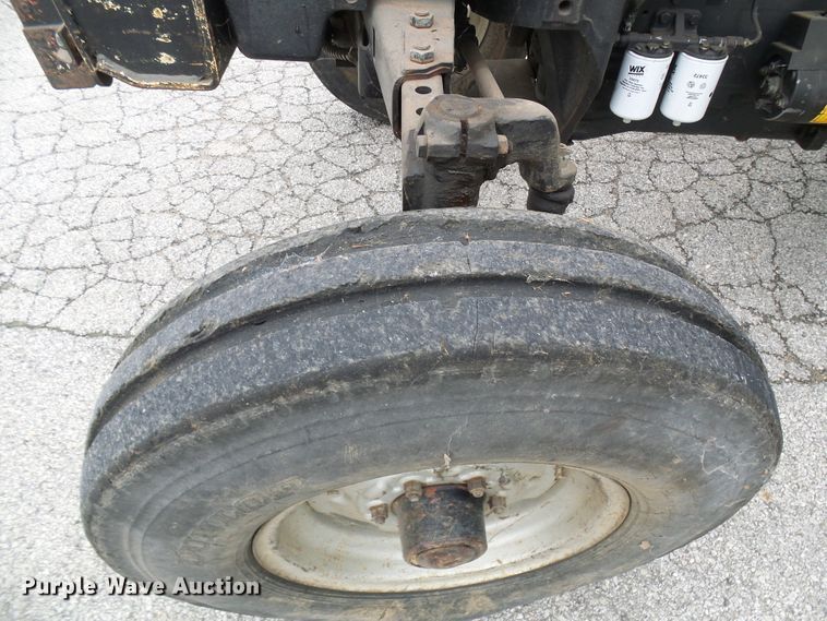 image for item DG2011 1988 Case IH 585  tractor